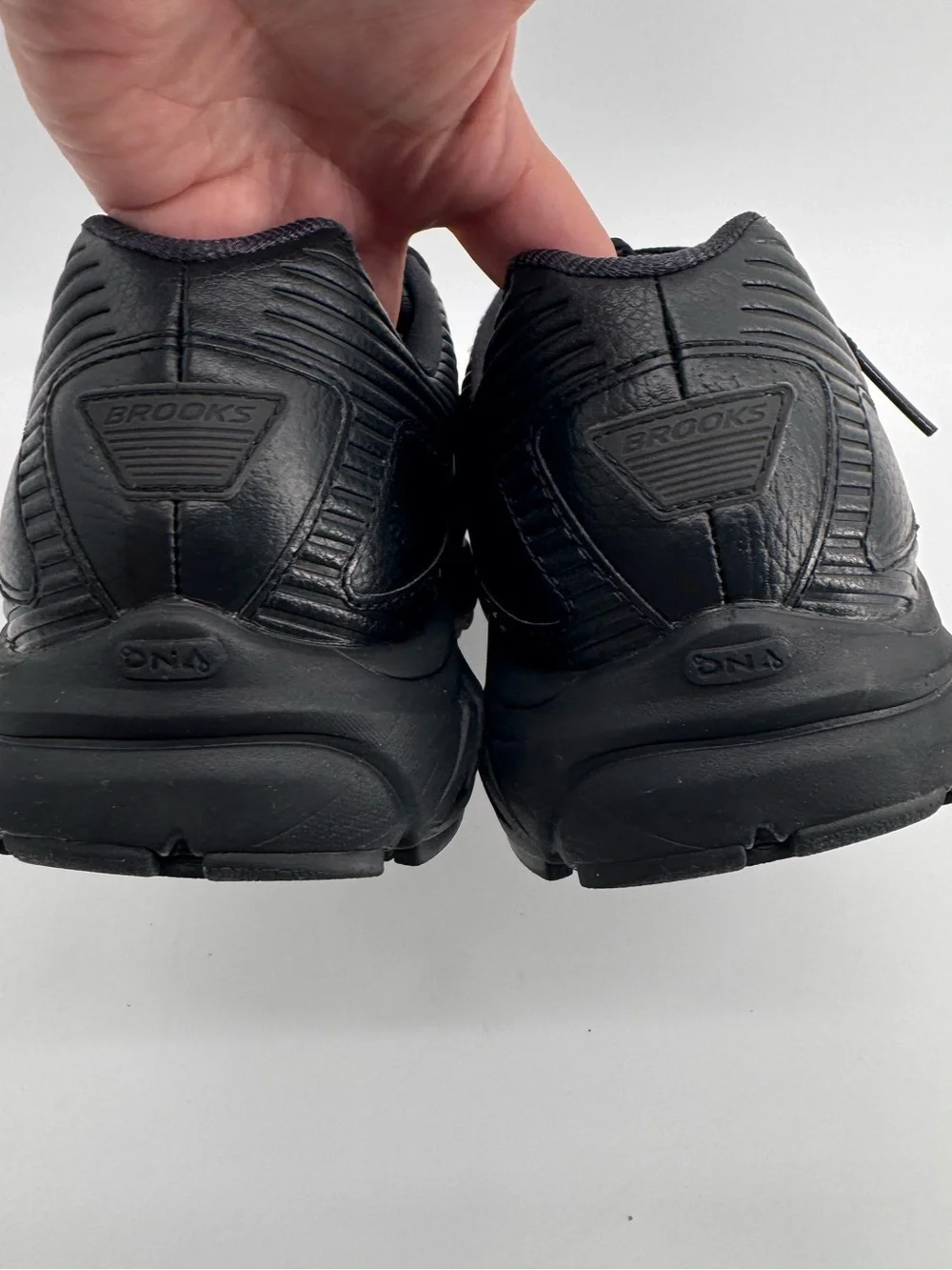 Brooks Addiction Walker 2 Shoes Mens Size 11 Black Leather 4E Extra Wide Walking